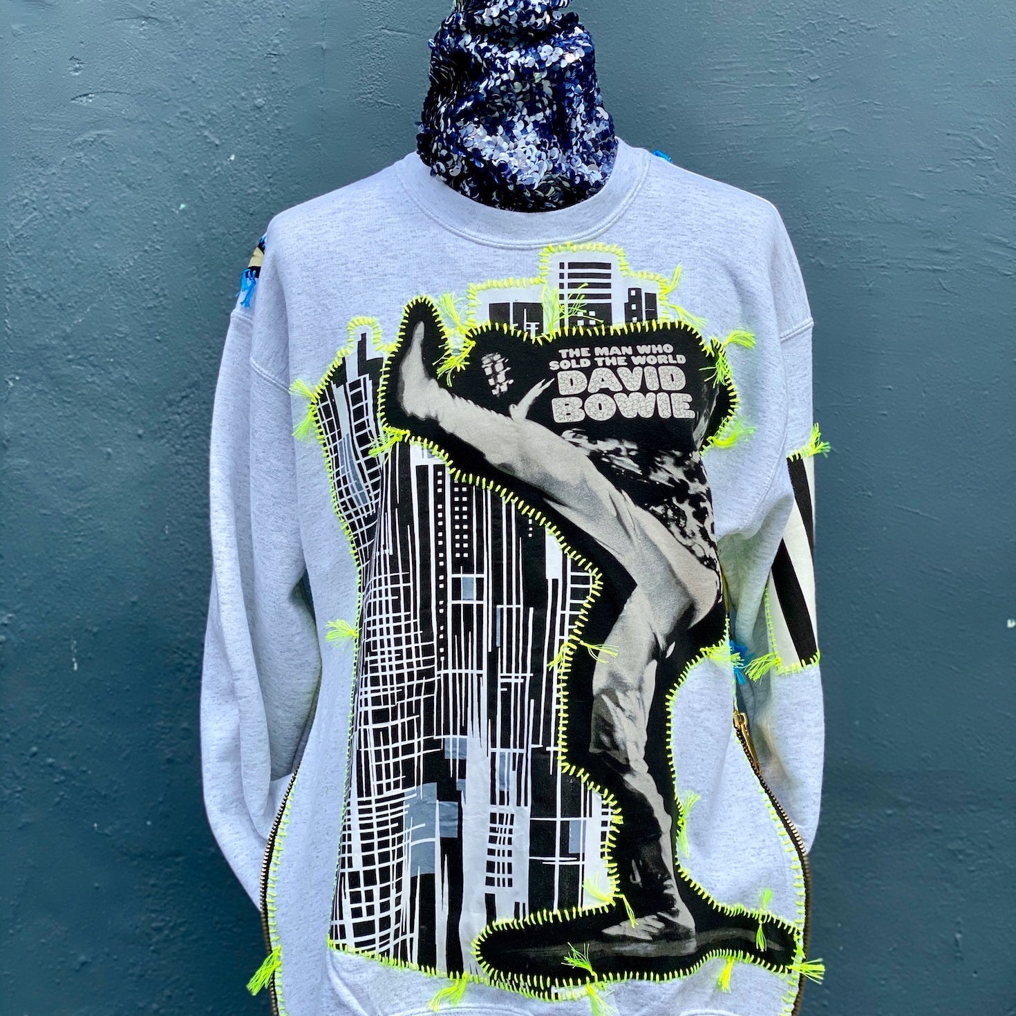 sweatshirt_zipper_gray_embroidery_medium_recyled_upcycle_reclaimed_one_of-a-kind_hand-sewn_hand-embroidered