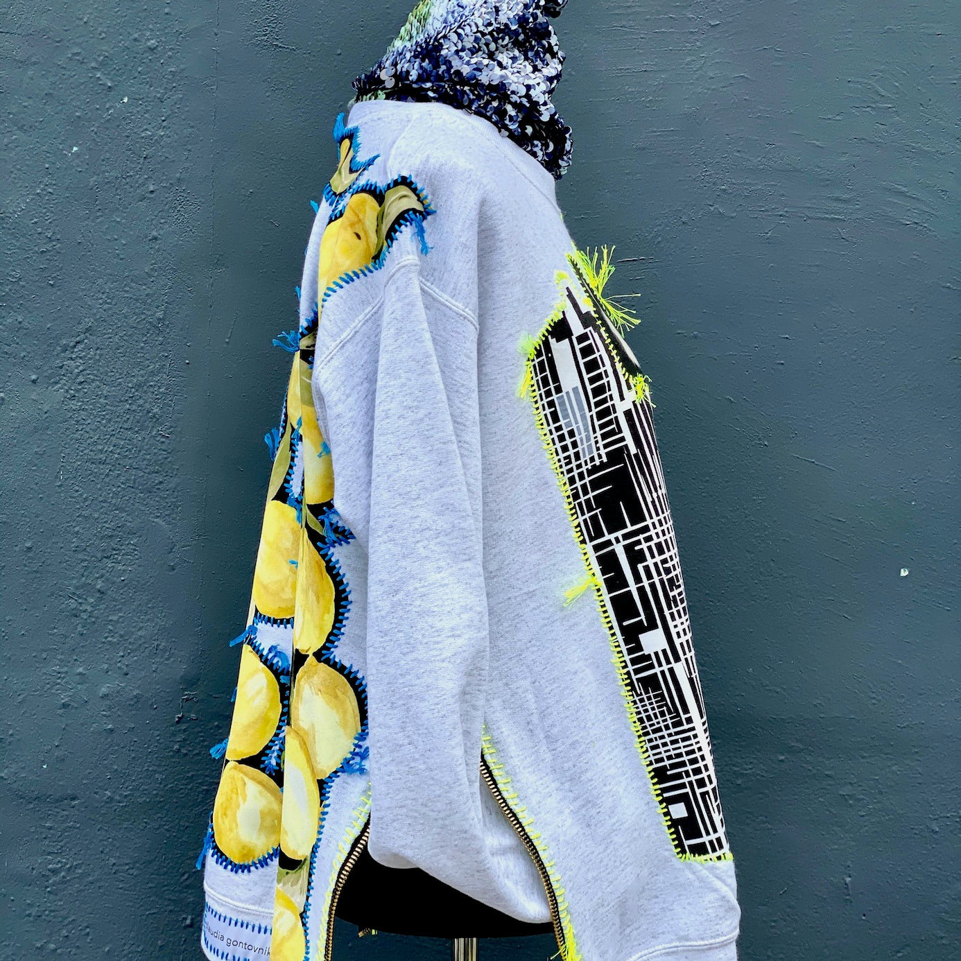 sweatshirt_zipper_gray_embroidery_medium_recyled_upcycle_reclaimed_one_of-a-kind_hand-sewn_hand-embroidered