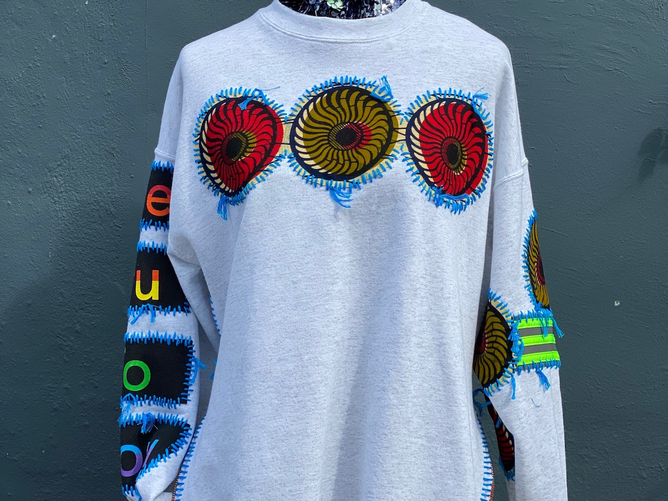 sweatshirt_zipper_gray_embroidery_medium_recyled_upcycle_reclaimed_one_of-a-kind_hand-sewn_hand-embroidered