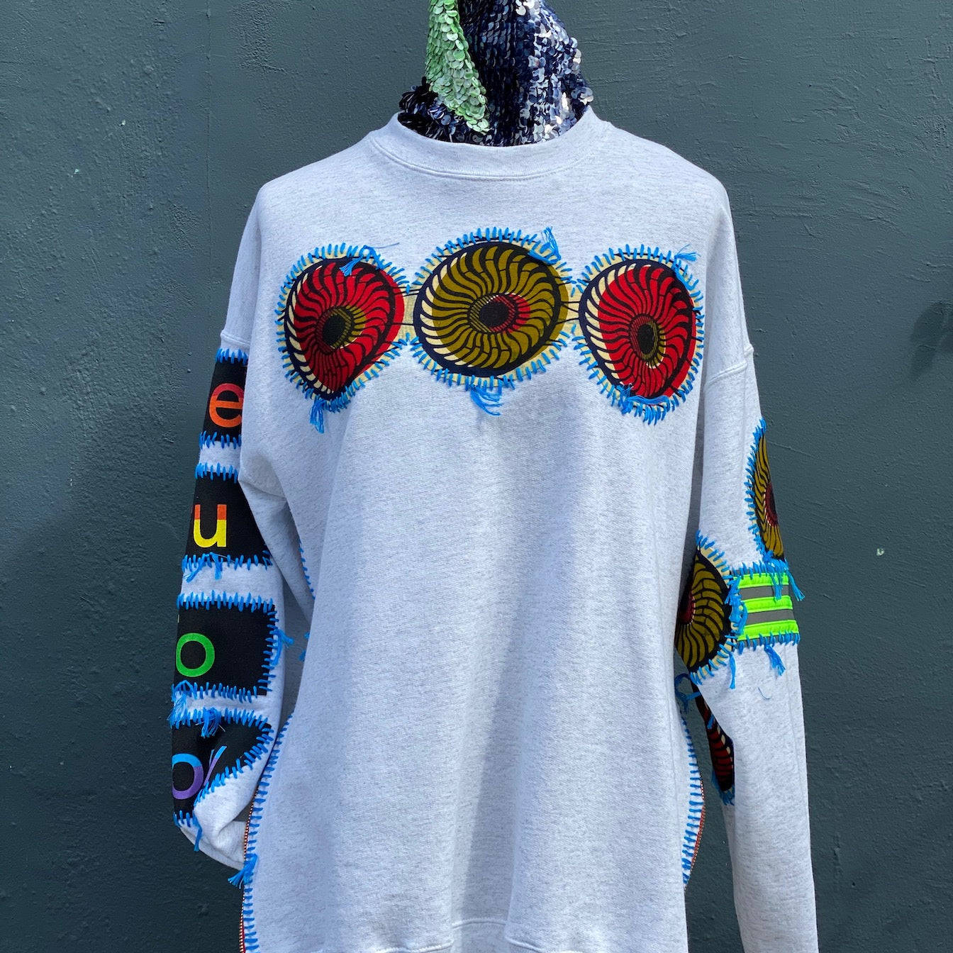sweatshirt_zipper_gray_embroidery_medium_recyled_upcycle_reclaimed_one_of-a-kind_hand-sewn_hand-embroidered